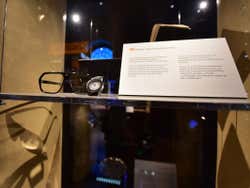 A display of García Márquez's glasses